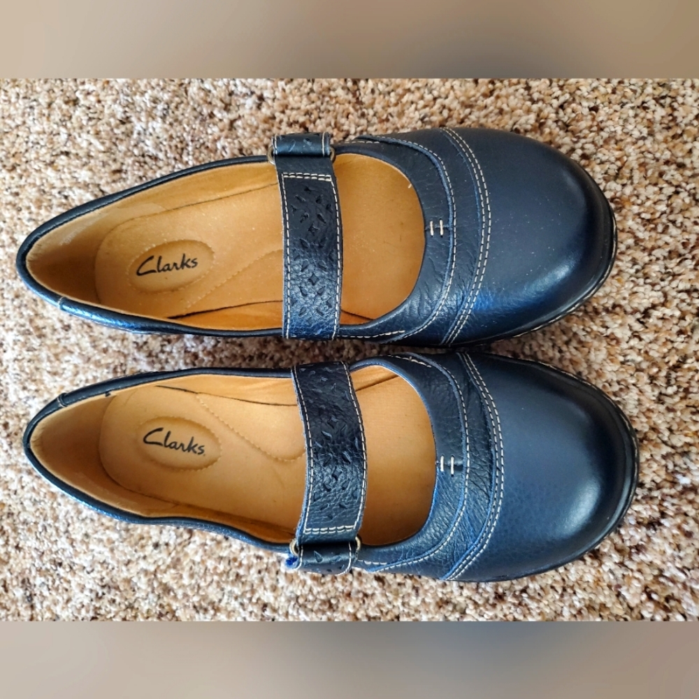 Clark's Women's Mary Jane's. Navy blue, Leather, Soft Cushion Comfort, Size 8